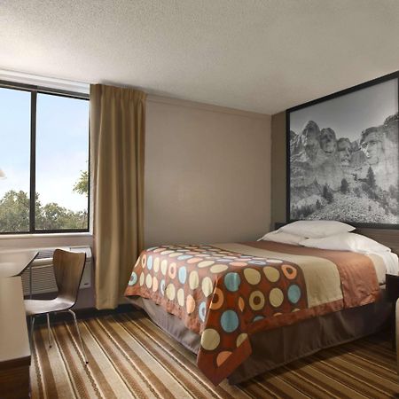Super 8 By Wyndham Redfield Otel Dış mekan fotoğraf