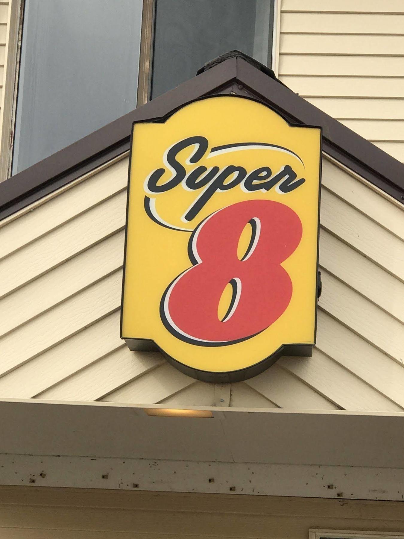 Super 8 By Wyndham Redfield Otel Dış mekan fotoğraf